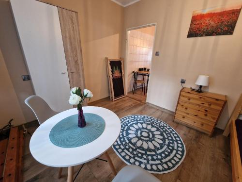 a living room with a white table and chairs at POD SOSNAMI Ośrodek Wypoczynkowy Boszkowo Letnisko in Boszkowo