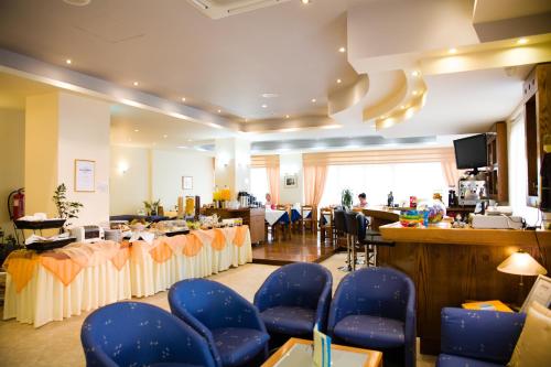 Posedenie v ubytovaní Astali Hotel