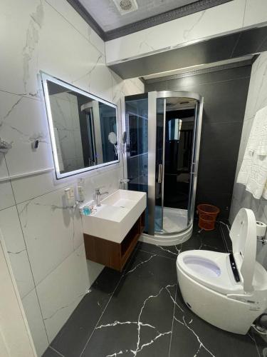 Koupelna v ubytování Zarafshan Grand Hotel city
