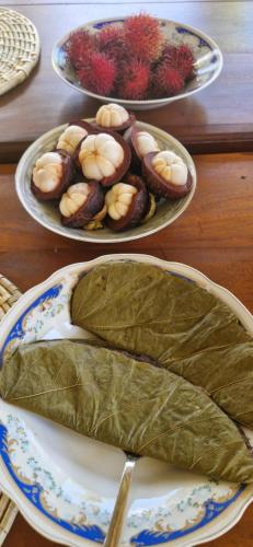 ゲストハウスの敷地内または近くでの食事または食べ物