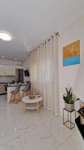 Leo's House