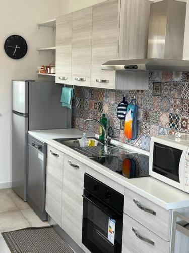 a kitchen with a sink and a microwave at Casa Adele in Grugliasco
