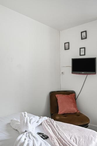 Televisyen dan/atau pusat hiburan di Hôtel Sauvage