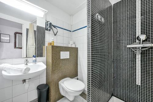 Bilik mandi di Hôtel Sauvage