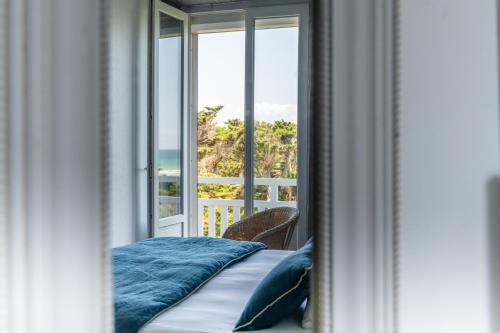 Ένα ή περισσότερα κρεβάτια σε δωμάτιο στο Hôtel Des Deux Mers