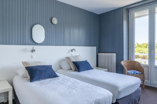 Ένα ή περισσότερα κρεβάτια σε δωμάτιο στο Hôtel Des Deux Mers