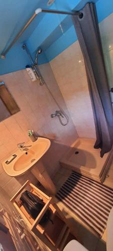 Koupelna v ubytování Le cabanon