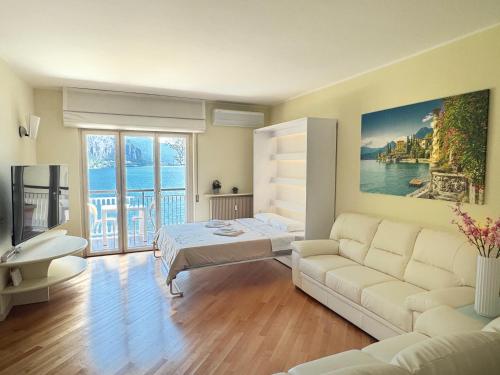 Televisyen dan/atau pusat hiburan di Grand View Como Lake Apartment 3