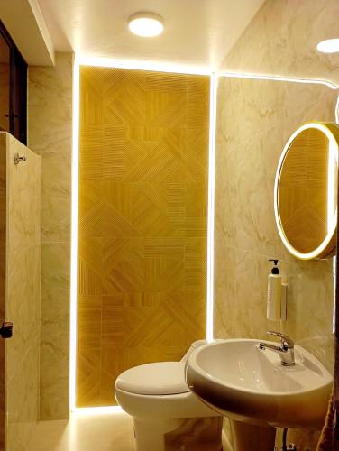 a bathroom with a sink and a toilet and a mirror at Royal Ruiz in Ibarra