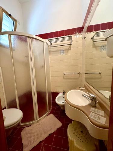 Bilik mandi di Ben Hur Rimini
