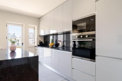 Foto Central & Stylish Apartment by HostWise 4