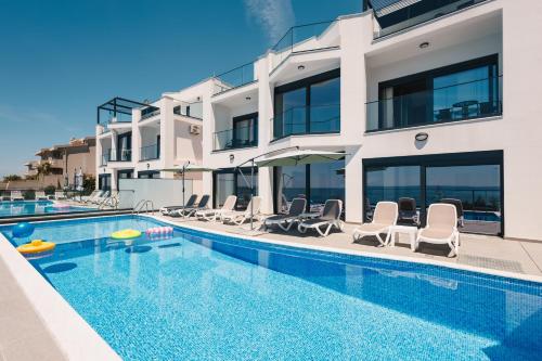 Πισίνα στο ή κοντά στο Seafront Villa with Private Pool in Dobra Voda, Montenegro