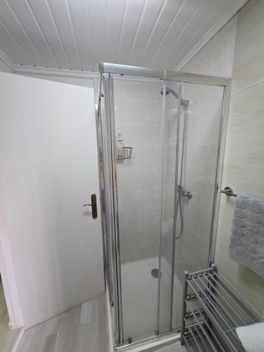 a shower with a glass door in a bathroom at CASA RIBEIRINHO No Coração da Natureza in Ponta do Pargo