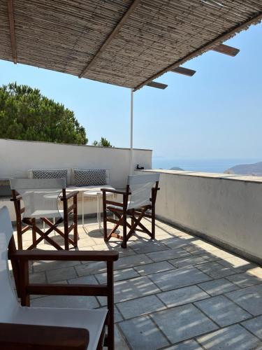 Balkón nebo terasa v ubytování Patmos Traditional Cottage in Chora with majestic views