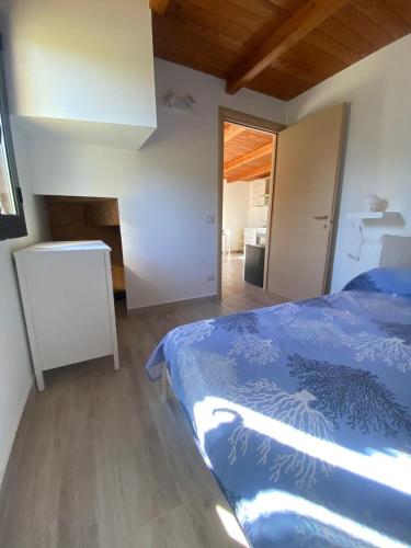 Ένα ή περισσότερα κρεβάτια σε δωμάτιο στο Bungalow tra natura e mare