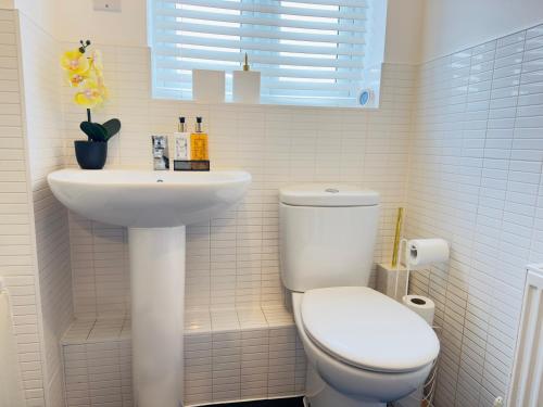 Ένα μπάνιο στο Colchester Cosy 3-Bed House, 2 Free parking, Fast WiFi, Pets allowed, City Centre