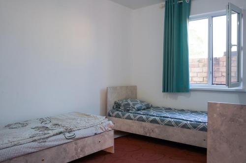 Ένα ή περισσότερα κρεβάτια σε δωμάτιο στο Cholpon Sun Guest House