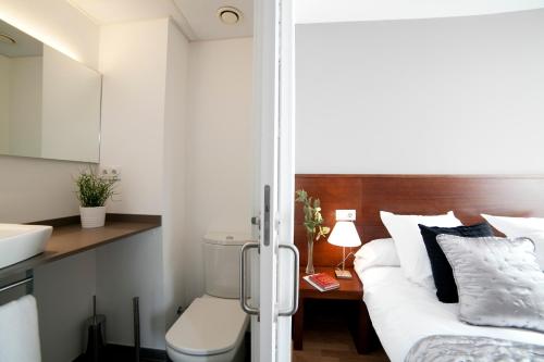 Postelja oz. postelje v sobi nastanitve Serennia Apartamentos Ramblas - Plaça Catalunya