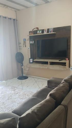 Televisyen dan/atau pusat hiburan di Casa Praia Grauçá
