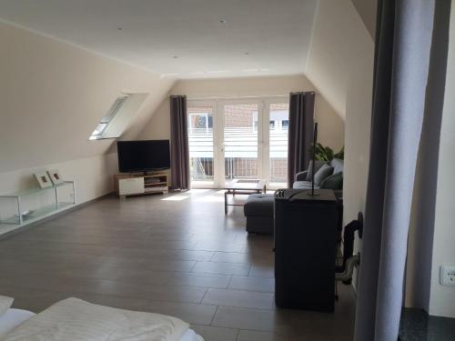 a living room with a couch and a tv at Fewo enjoy Stadtlohn Münsterland in Stadtlohn