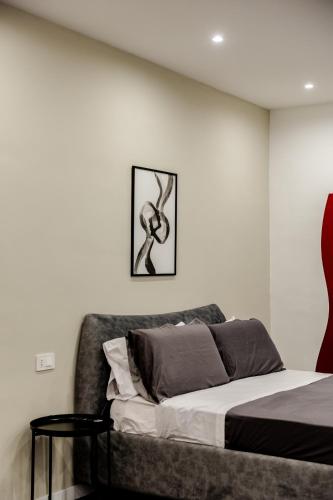 a bedroom with a couch and a picture on the wall at Marenda - B&B in Bari