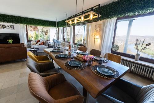 Ruang duduk di Mosel Lounge Pool Table Football Table Garden Terrace