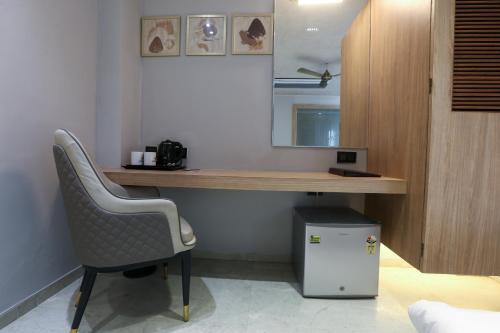 a desk and a chair in a room at Aceotel Select Aria, Bhopal -A Luxury Boutique Hotel in Bhopal