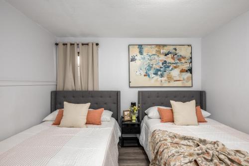 Postel nebo postele na pokoji v ubytování Arlington Retreat Near Stadiums and Six Flags