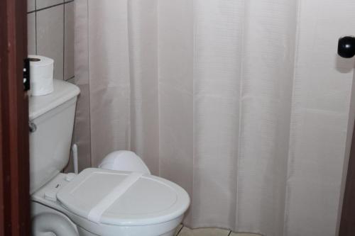 Bilik mandi di Arenal Rental