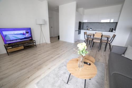 Stylish Poprad Stay - 10min to High Tatras & Parking