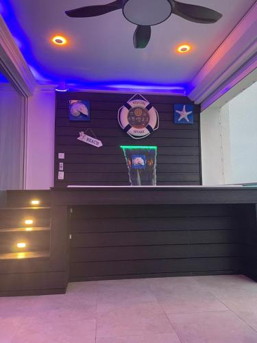 Beachfront Three Bedroom apt with Jacuzzi