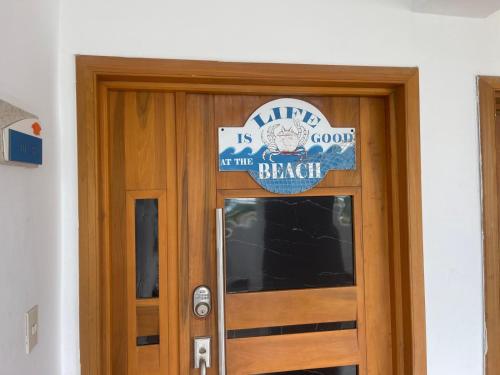 Φωτογραφία από το άλμπουμ του Beachfront Three Bedroom apt with Jacuzzi σε Juan Pedro