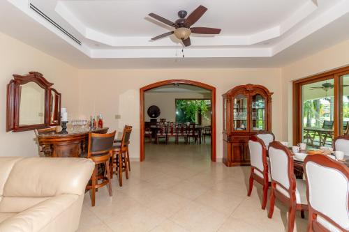 a living room with a ceiling fan and a dining room at Palmarenas Pacific Retreat in El Chirú