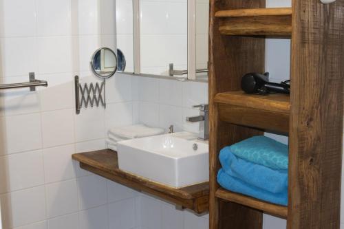 a bathroom with a sink and a mirror and towels at Domaine de Brise Bois - Chambres & Gîtes in Rouzède