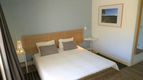 Ένα ή περισσότερα κρεβάτια σε δωμάτιο στο Grey Heron Apartment
