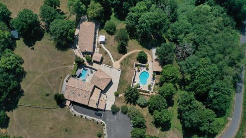 an aerial view of a house with a swimming pool at Domaine de Brise Bois - Chambres & Gîtes in Rouzède