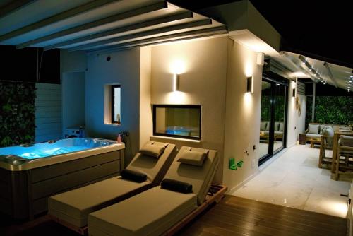 Alex Suite Θερμαινόμενο Τζακούζι & Θέα Lykavittos