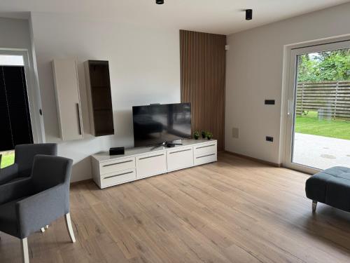 Μια τηλεόραση ή/και κέντρο ψυχαγωγίας στο Modern Stay House Ptuj