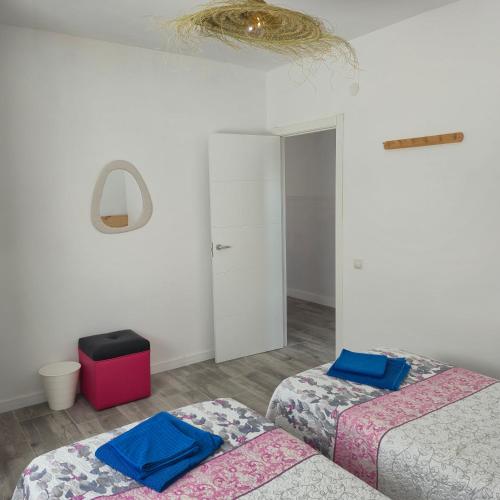 a room with two beds and a red box at Casa Rural Mayne in Villafranca de los Caballeros