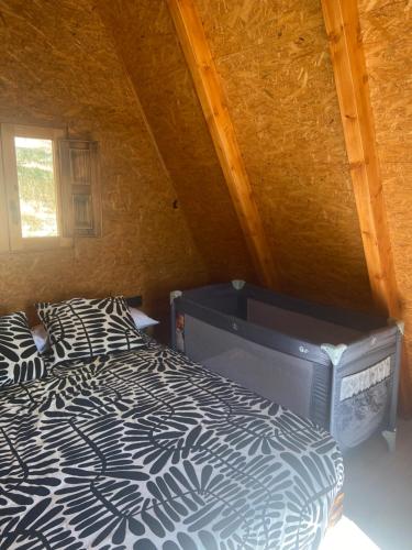 a bedroom with a bed and a window at El Roble Glamping - Cabaña Alpina - Pet Friendly in Lagunilla