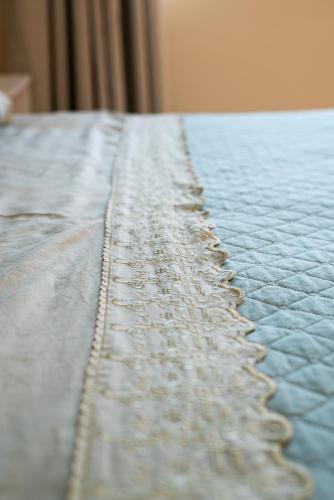 a close up of a mattress on a bed at Alvorada do Lago - A melhor hospedagem de Umuarama in Umuarama