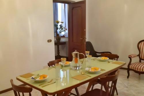 a dining room table with chairs at Spacious Historic Apartment F1 in Gravedona