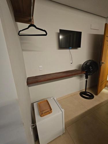 a room with a flat screen tv on the wall at Pousada Viva Paraíso in Alto Paraíso de Goiás