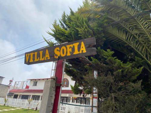 a street sign for wula soirea in front of a building at Villa Sofia in Tlatlauquitepec