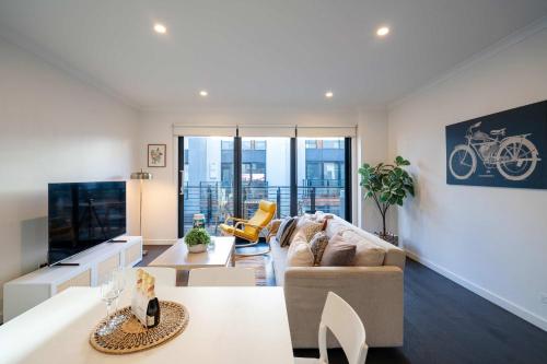 TV a/nebo společenská místnost v ubytování Bright 3 level townhouse