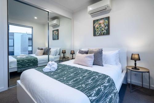 Postel nebo postele na pokoji v ubytování Bright 3 level townhouse