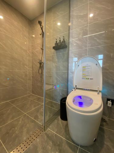 Bilik mandi di Shanghai Platinum Hotel