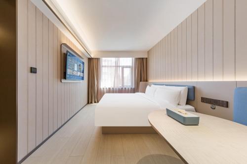 Postel nebo postele na pokoji v ubytování Hanting Hotel Yanqing Beijing Wanda Plaza
