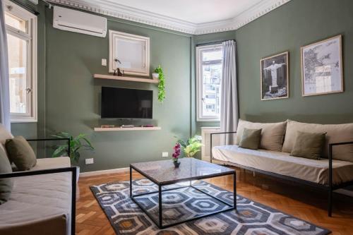 a living room with a couch and a table at Fliphaus Maipu 800 - 2 Bd Calle Florida in Buenos Aires