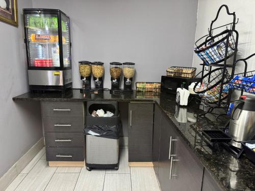 a kitchen with a counter top with a trash can at Microtel Inn & Suites by Wyndham Tuscaloosa East in Cottondale